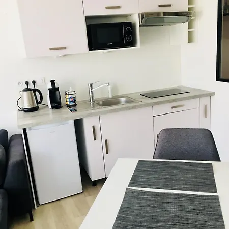 Pour 4 Personnes -climatise -tres Grand Jardin -2min Tram Palmer-kids&petfriendly *